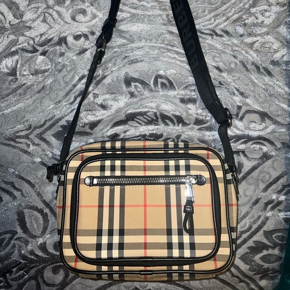 Burberry cross body - Picture 4 of 7